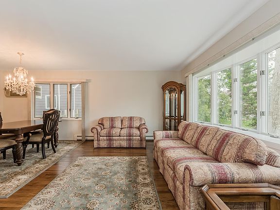 2nd image of 22 Kalmia St