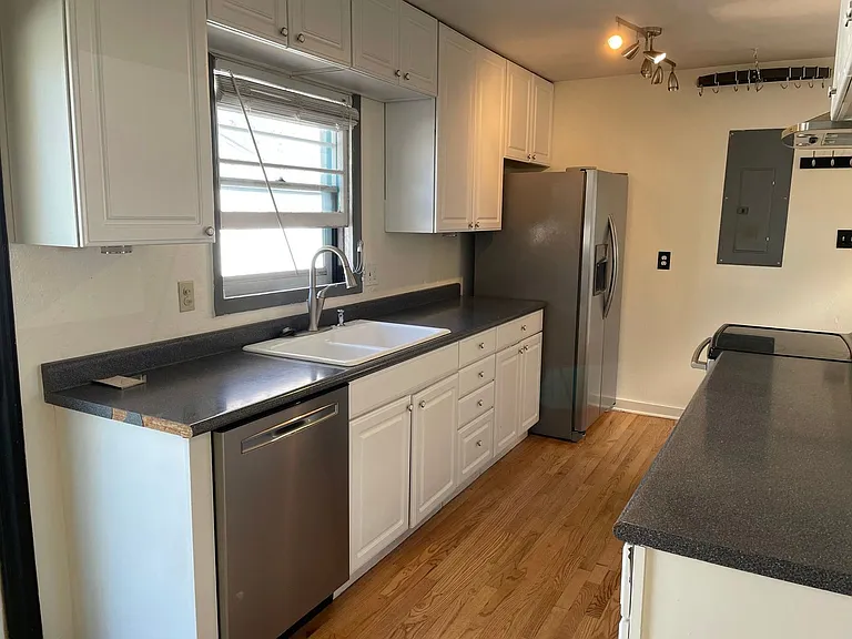 1848 Northview Dr — Photo 3