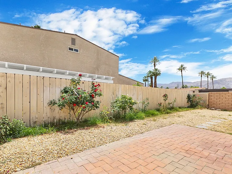 74237 Catalina Way — Photo 23