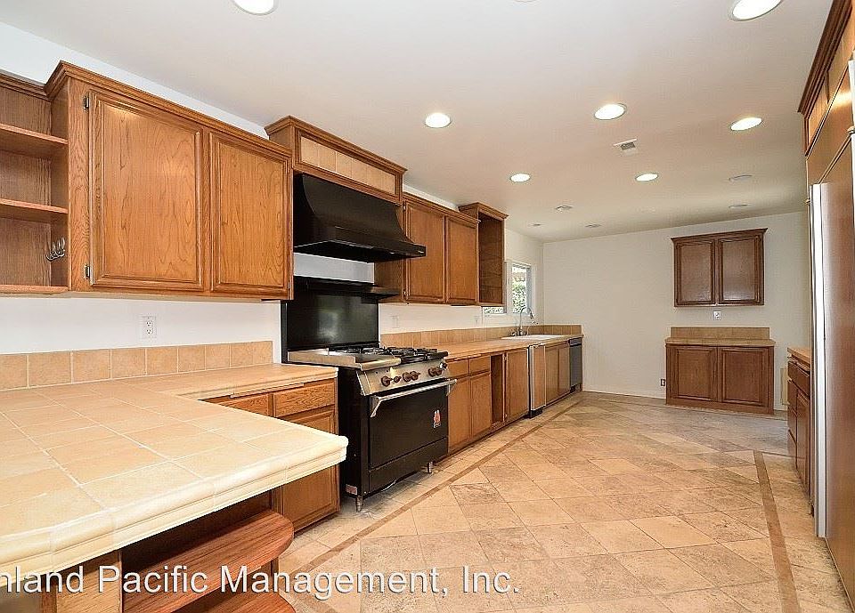1st image of 301 Carriage Pl