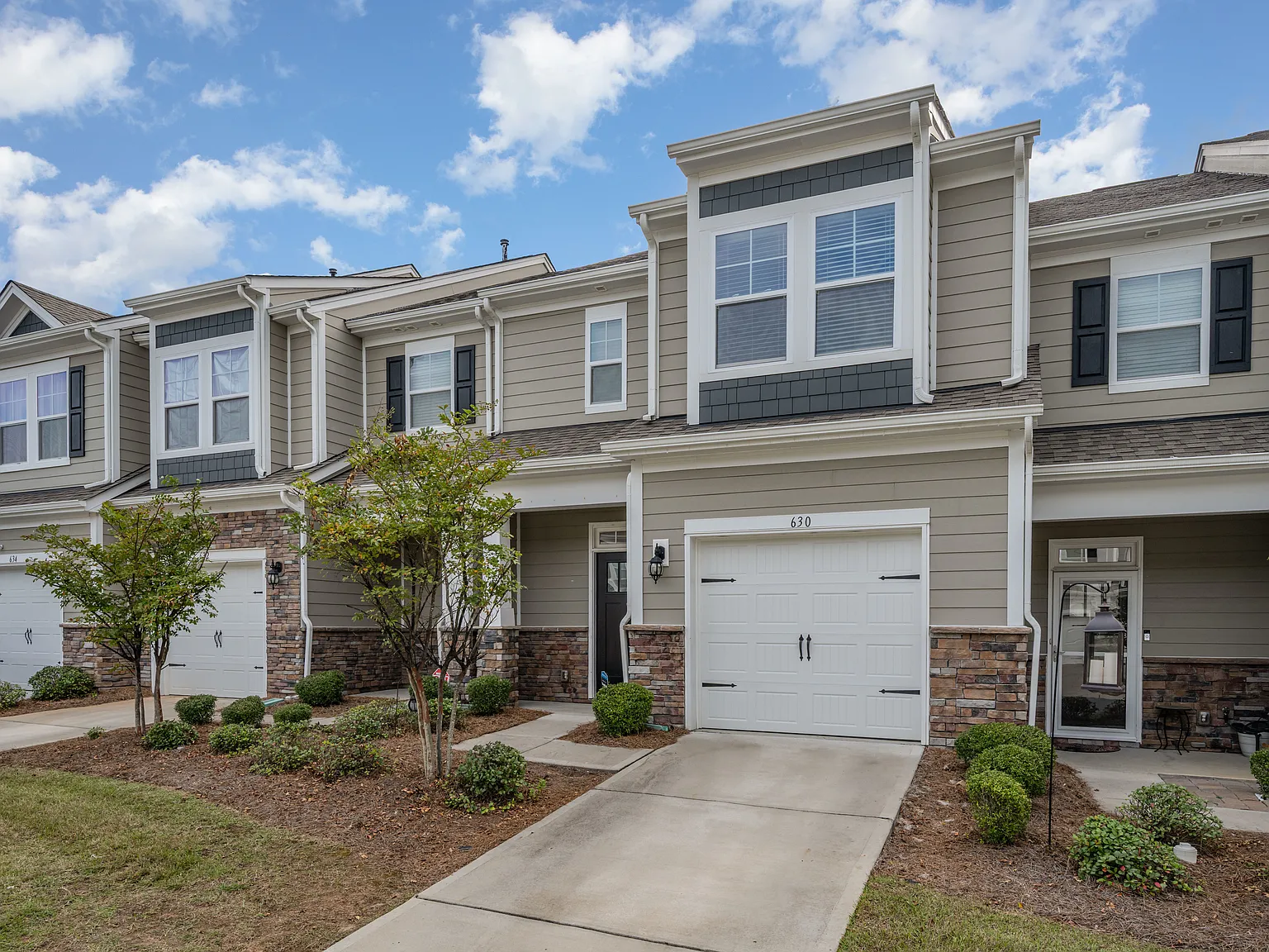 3 bed, 2.5 bath, 1577 sqft, $2,195 — Photo 3