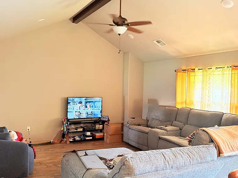 28 NE Summerwood Dr — Photo 4