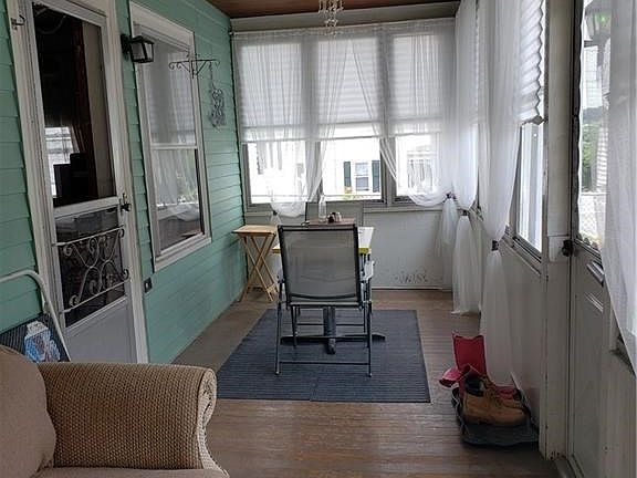 5th image of 45 Youngs Ave