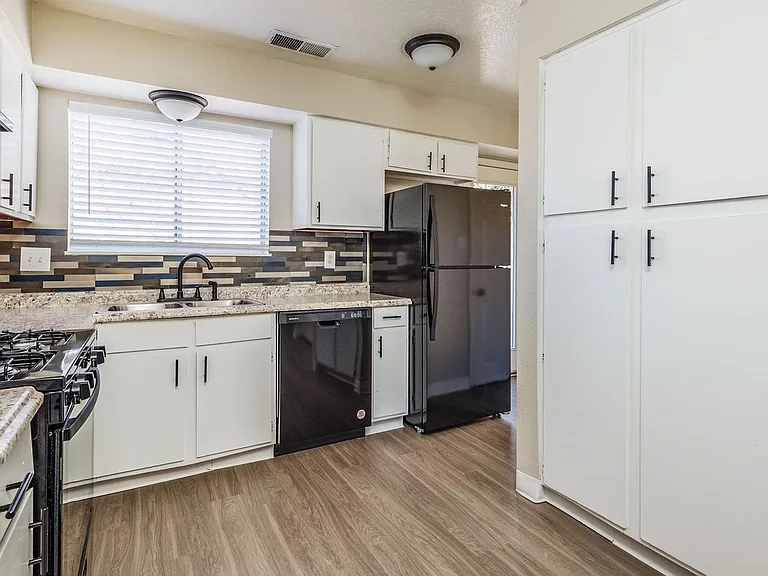Spacious 2-Bedroom Townhomes — Photo 19