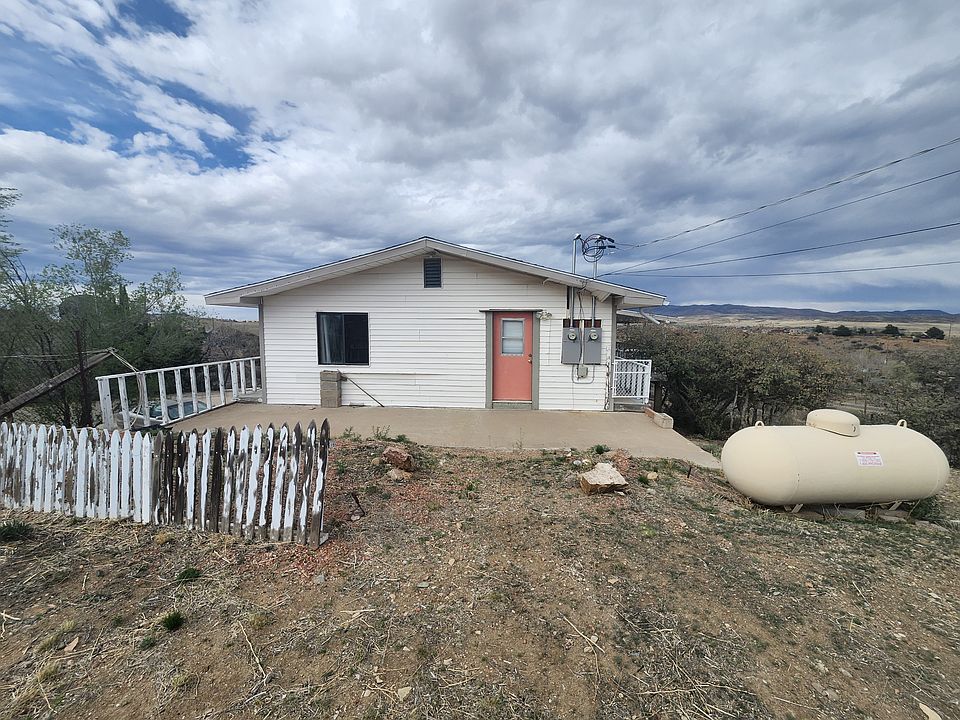 SEPARATE ENTRANCE TO BEDROOM 3