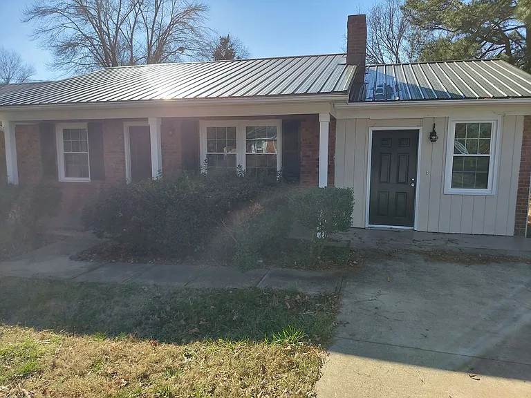 201 Shumaker Dr — Photo 2