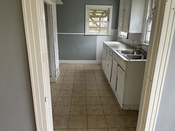 4th image of 1225 Delhi St