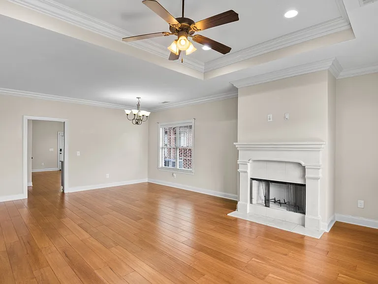 948 Starr Ct — Photo 2
