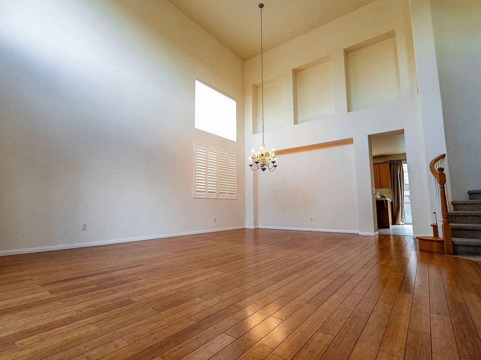 4 bed, 2950 sqft, $5,999 — Photo 3