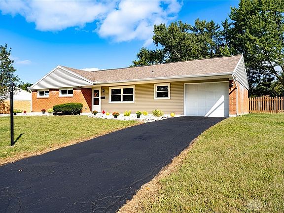 3rd image of 119 Blackstone Dr