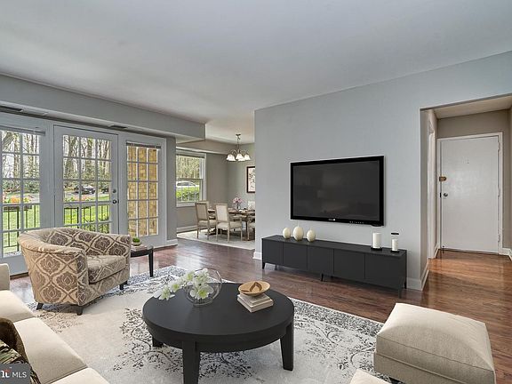 4th image of 3800 Lyndhurst Dr APT 204