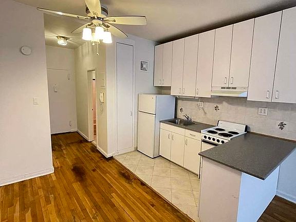 4th image of 1450 2nd Ave APT 4H