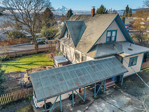 4th image of 324 NE Hood St