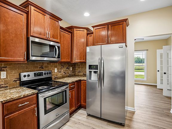4th image of 205 SE Telby Ln