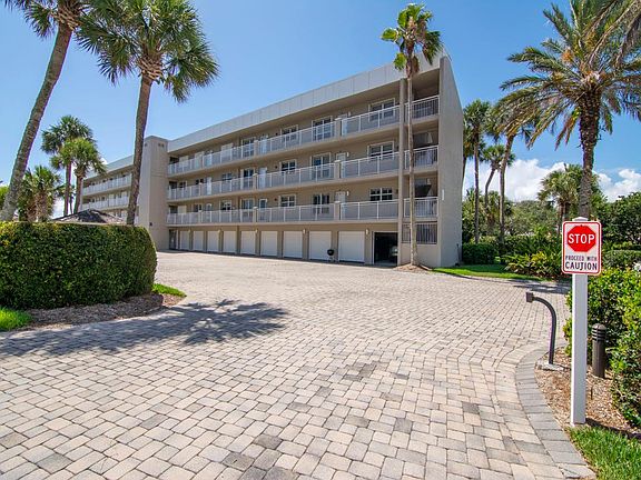 3rd image of 1536 Ocean Dr Unit 203B