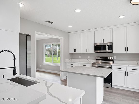 3rd image of 5288 OXFORD CREST Drive