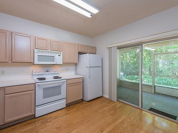 5th image of 12328 Berkeley Square Dr