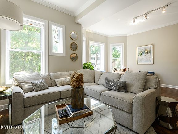 3rd image of 522 W Oakdale Ave #2W