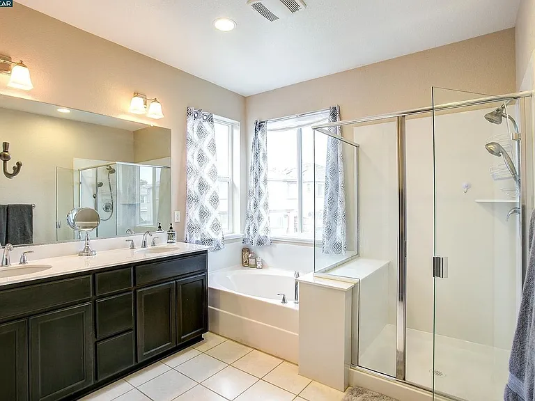 4672 Contralto Dr — Photo 33