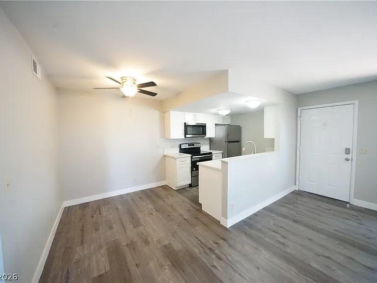 601 Cabrillo Cir #103 — Photo 8