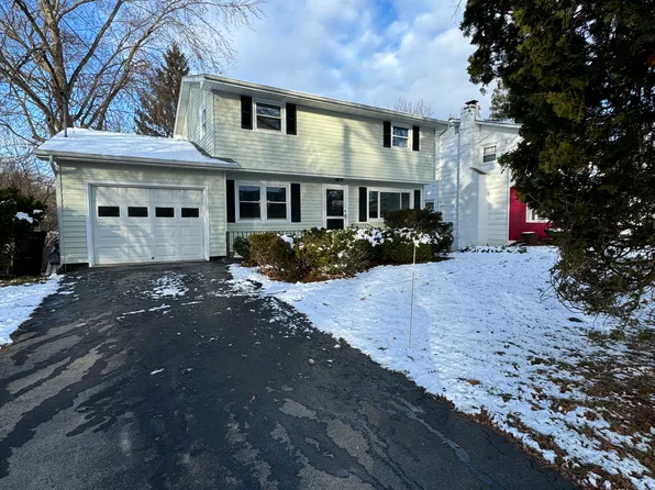 206 Longmeadow Dr, Syracuse, NY 13205
