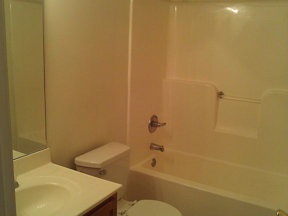 5th image of 100 Stockton Ct APT C