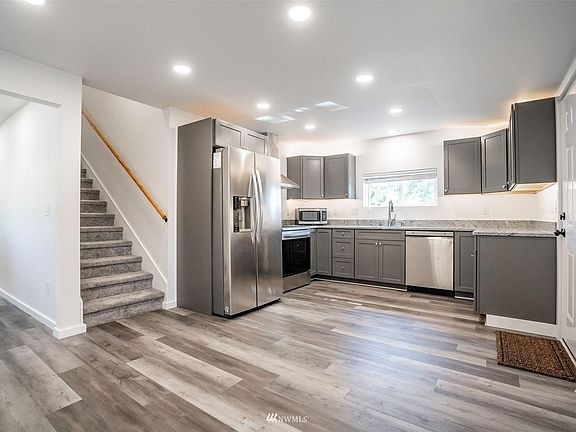 4th image of 1607 Bowman Ave NW