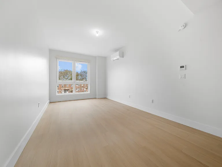 77-63 Vleigh Pl #419 — Photo 4