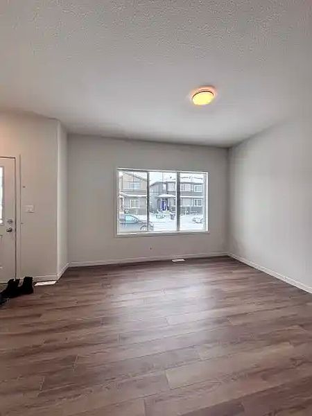 Spruce Grove Townhouse for rent - 3 Bedrooms — photo 3