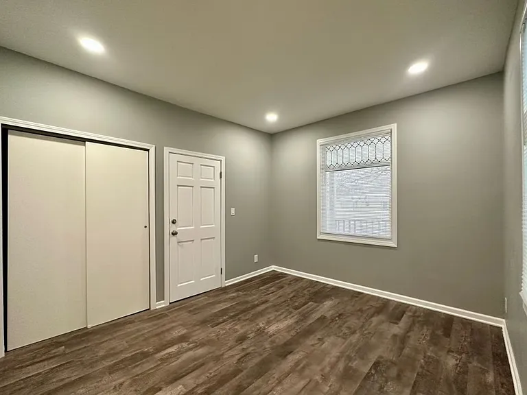 1009 Broadway Ave S — Photo 6