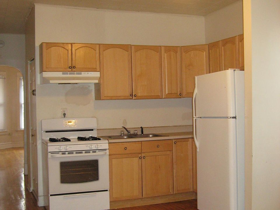 1st image of 3058 N Elbridge Ave