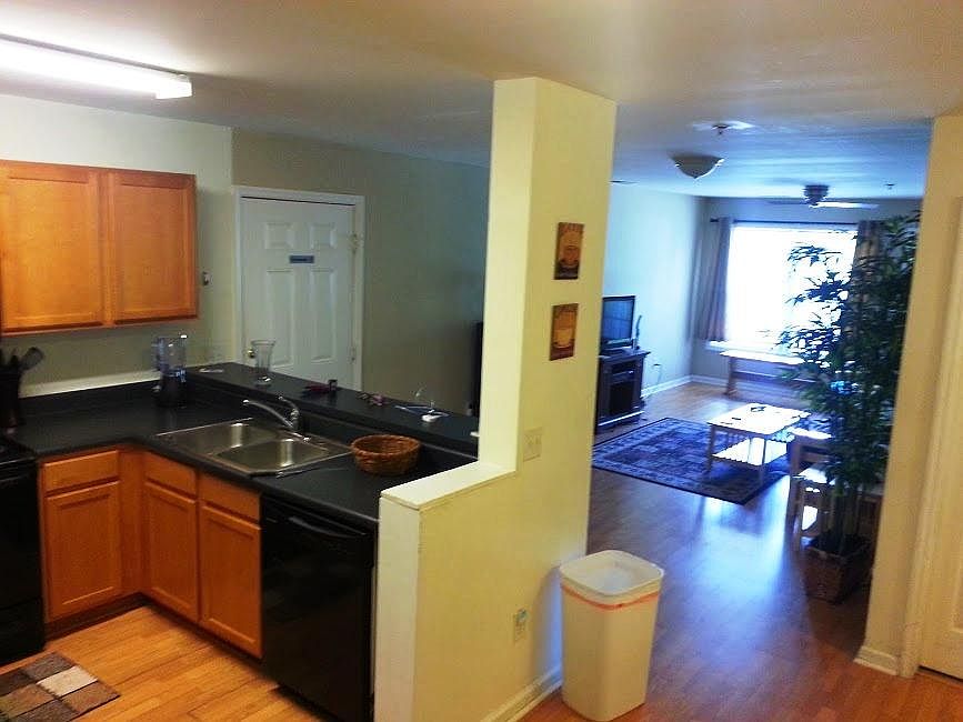 2nd image of 55 Derby Rd APT 3A