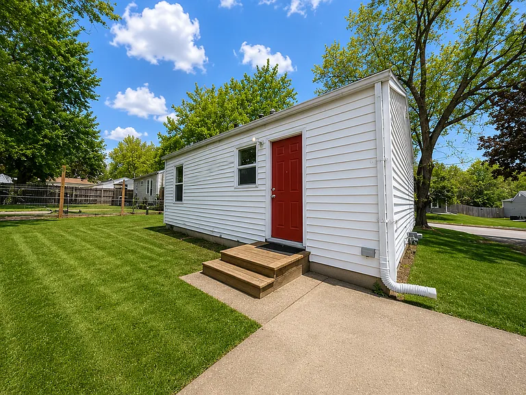 1220 E 37th Ct — Photo 12