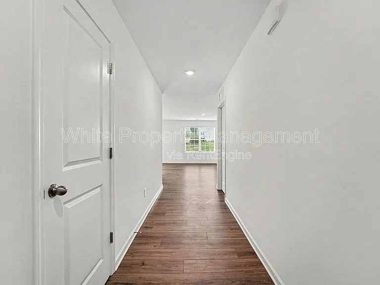 368 W 18th St — Photo 2