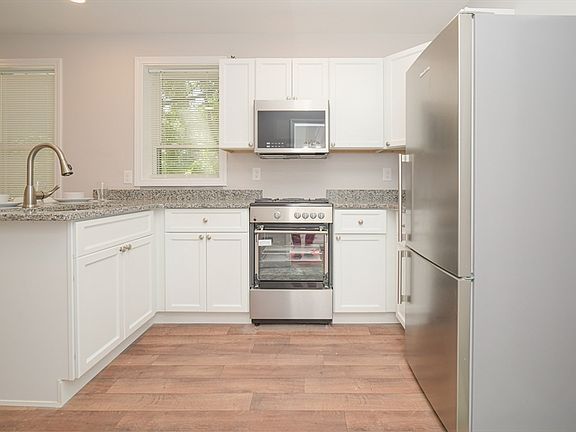 3rd image of 23 Warwick St