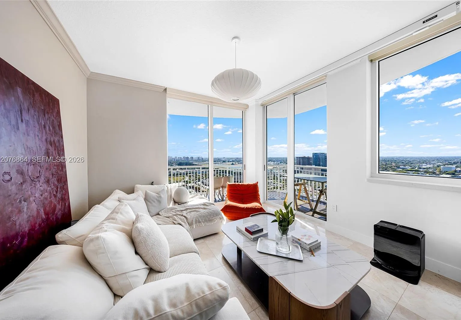Duo Condominium West — Photo 1
