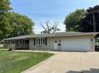 104 Gilmore Ave, Le Roy, IL 61752