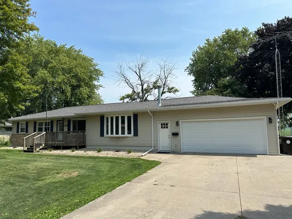 104 Gilmore Ave, Le Roy, IL 61752