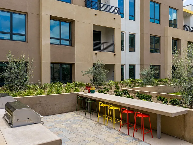 APT 123 CHAPEL AVE — Photo 6