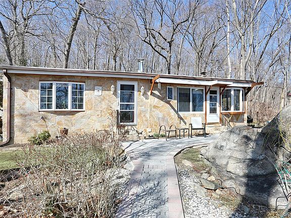 2nd image of 31 Hemlock Hill Lane