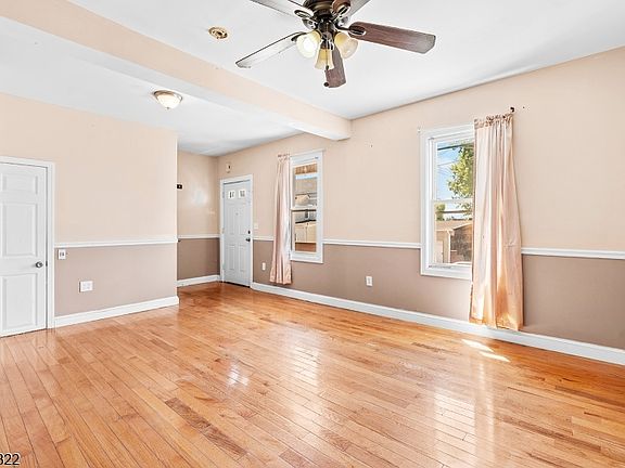 3rd image of 311 Paxton St