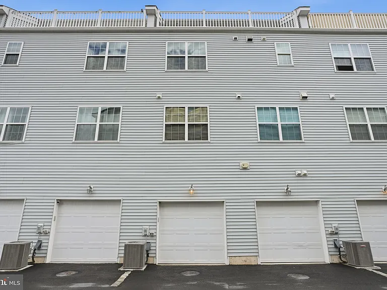 114 King St #B — Photo 32