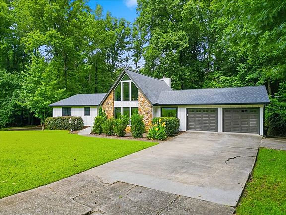 2nd image of 3043 S Meadow Ct