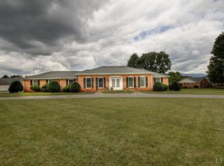 1801 Oakwood St, Bedford, VA 24523