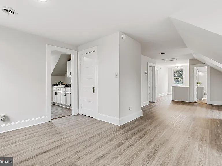 707 N Hickory Ave #3 — Photo 3