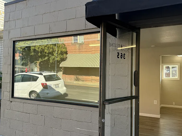 365 SW 1st St — Photo 11