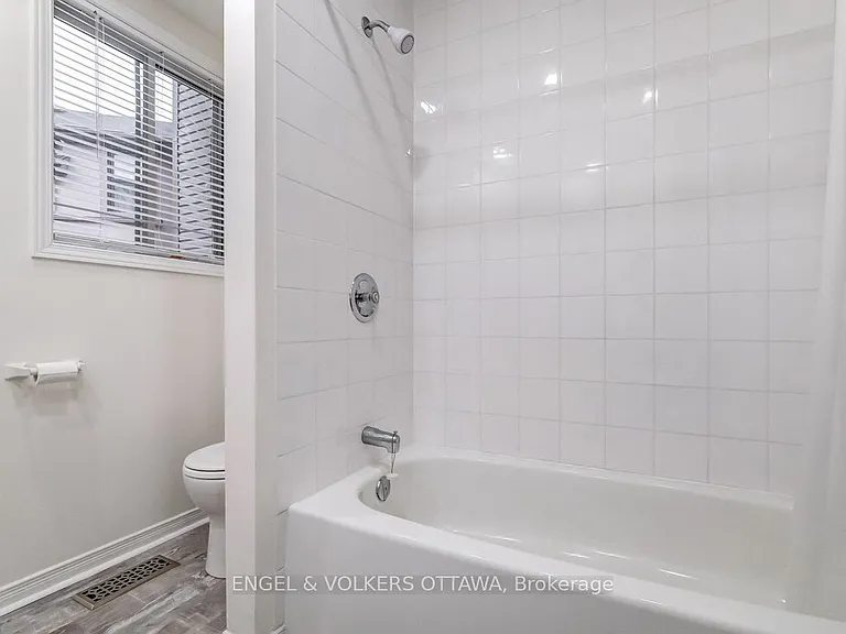 158 Rochester St W — Photo 14