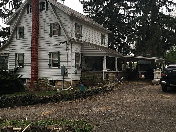 driveway up to main house