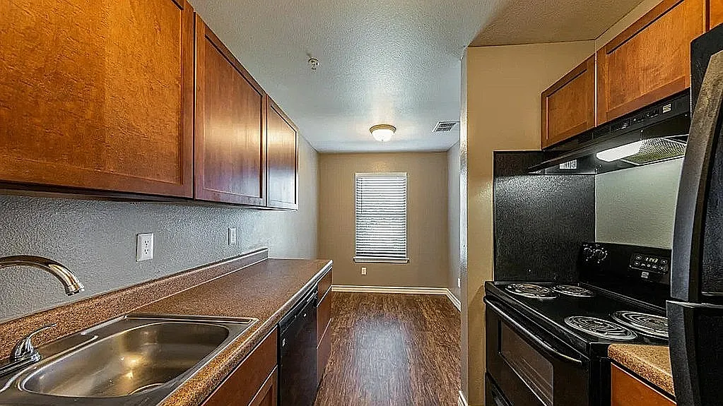 Embassy Oaks, San Antonio — Photo 4