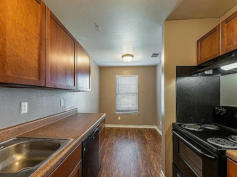 606 Embassy Oaks #717 — Photo 4
